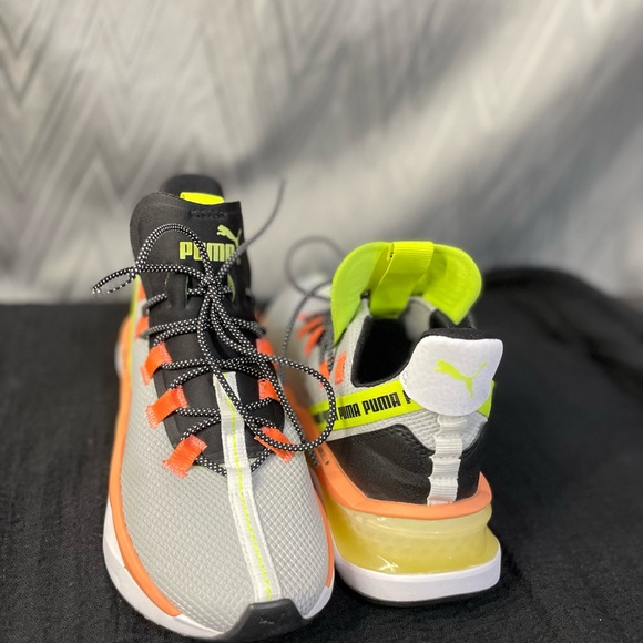 Puma runners, size 5.5 fits a size 6 foot too! Wore them couple times only. - Picture 2 of 2